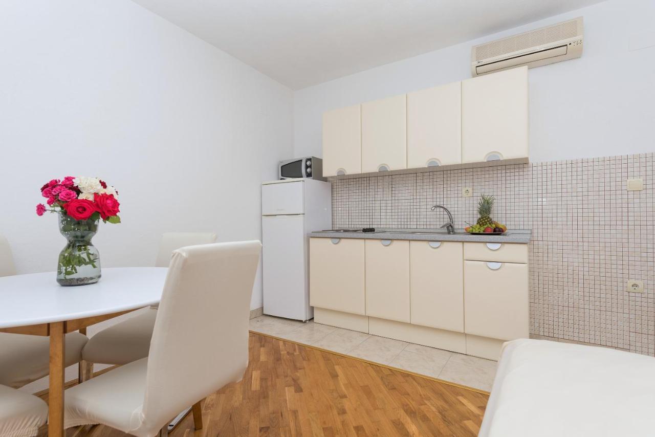 Skiljini Dvori - Apartman มาคาร์สกา ภายนอก รูปภาพ