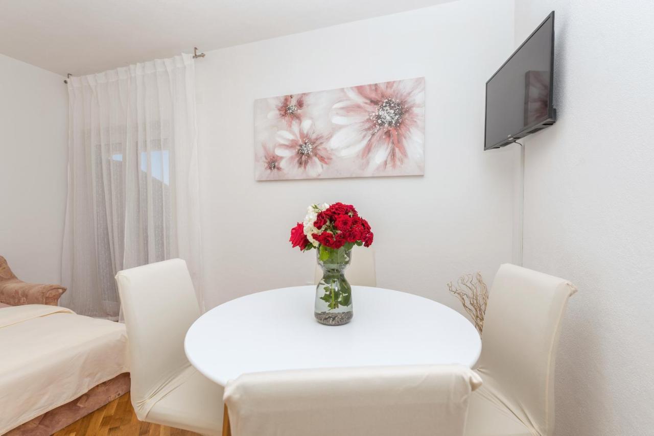 Skiljini Dvori - Apartman มาคาร์สกา ภายนอก รูปภาพ